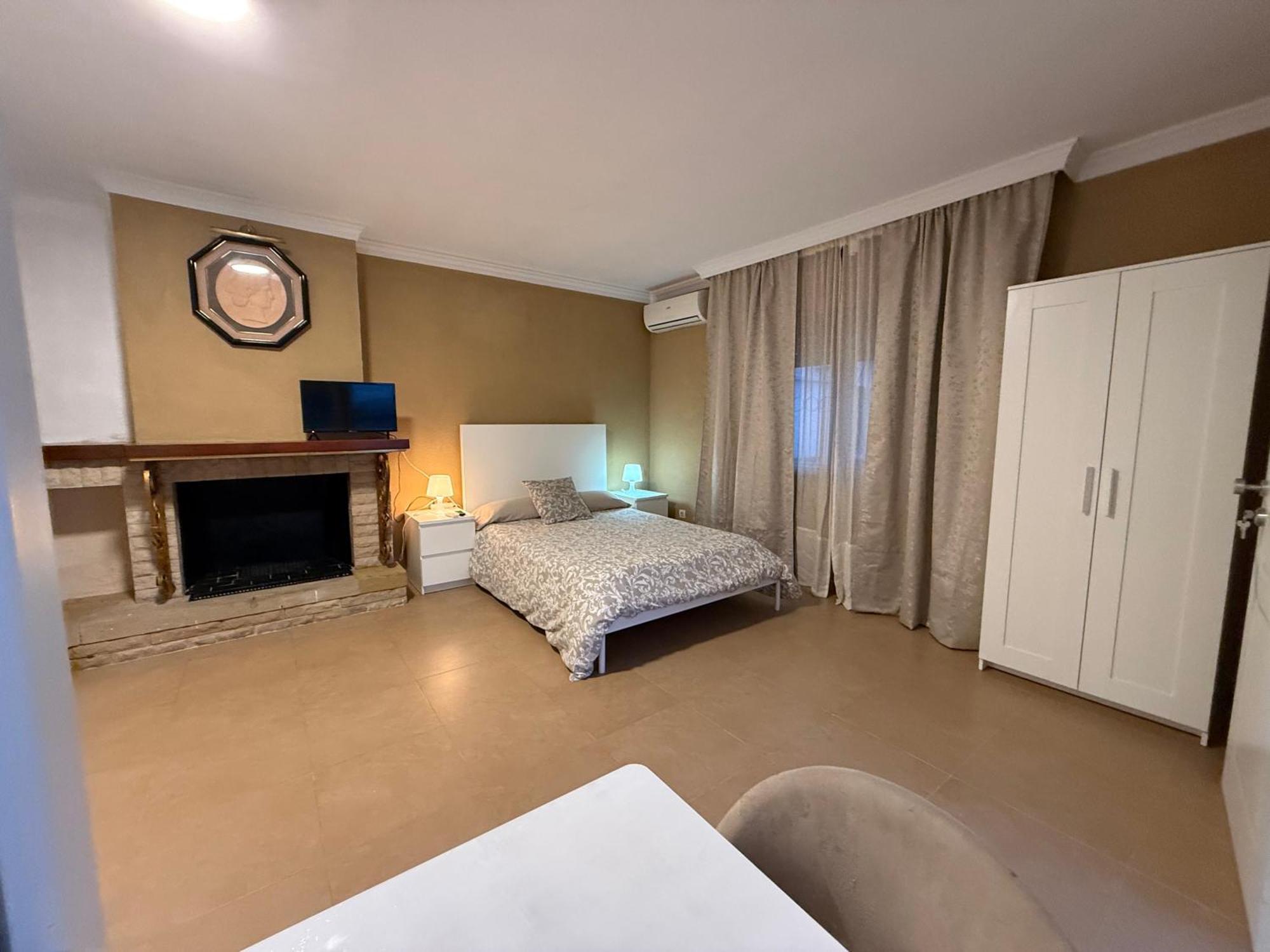 Hostal Apartamentos Playa Del Palo, Malaga